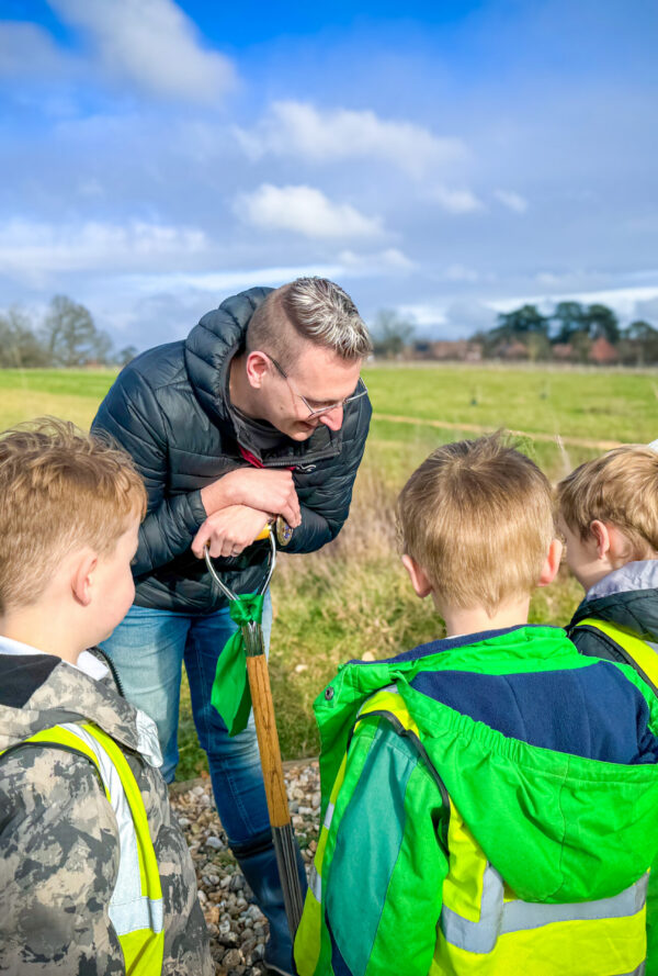Deputy Mayor leaving on a shovel and speaking to school children