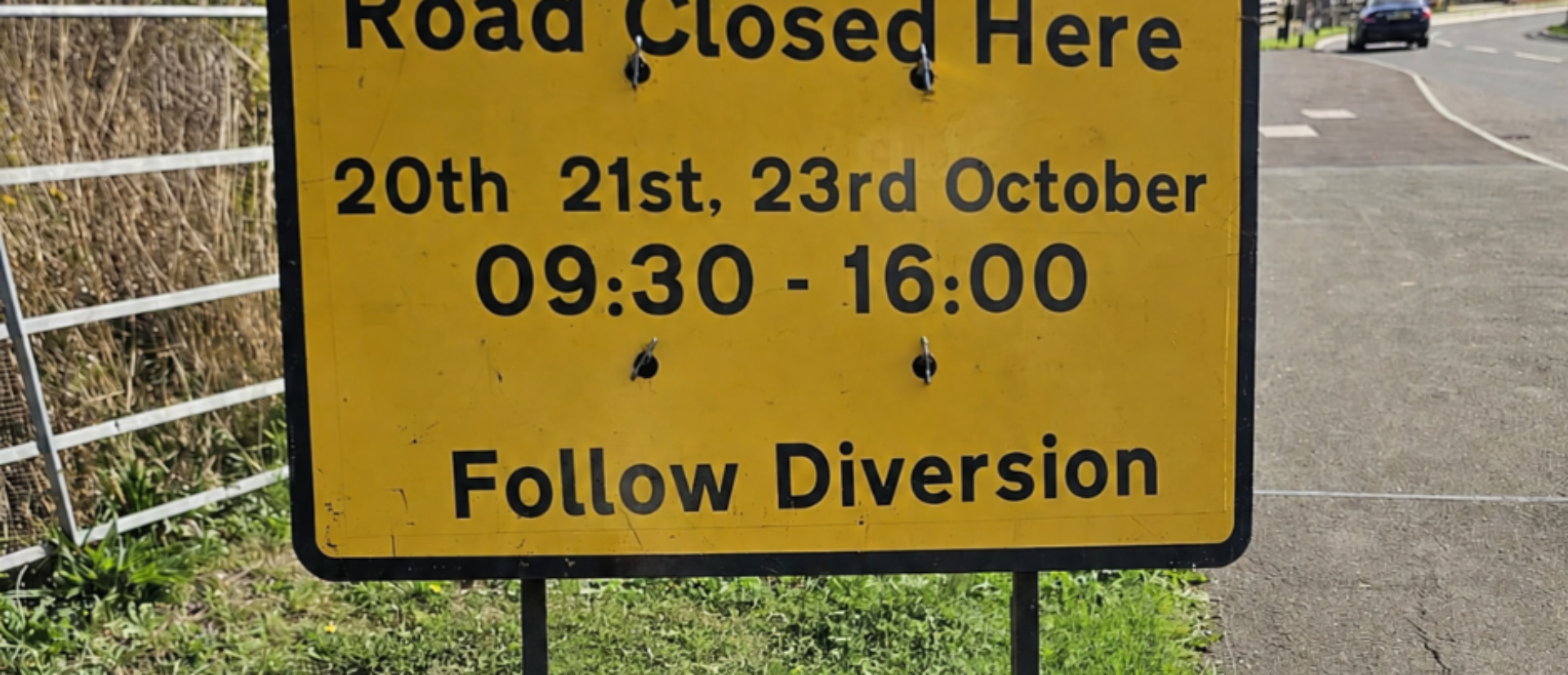 Advance Warning (yellow) Sign - road closure on The Avenue and Chalcroft Way